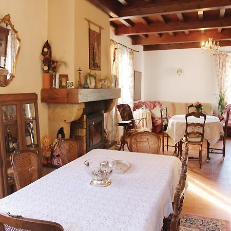 Three-bedroom Holiday With A Fireplace 04