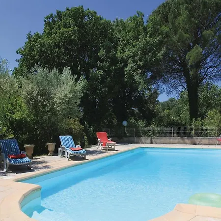Hébergement de vacances Three-bedroom Holiday With A Fireplace 04 *